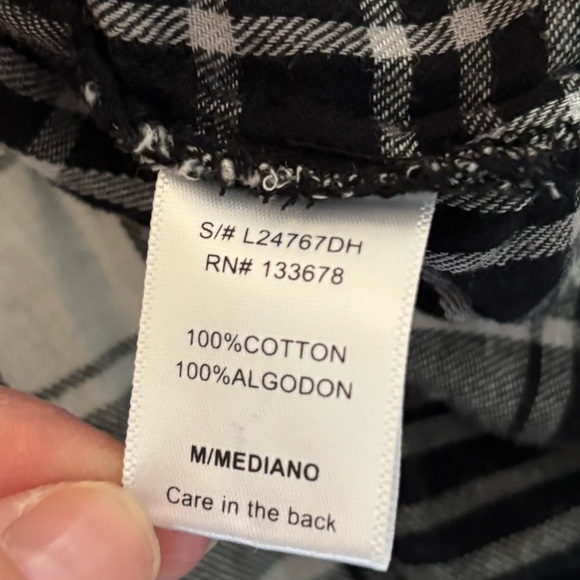 Love Tree Black & White Sleeveless Flannel Button Down Tunic, Medium - Picture 5 of 6